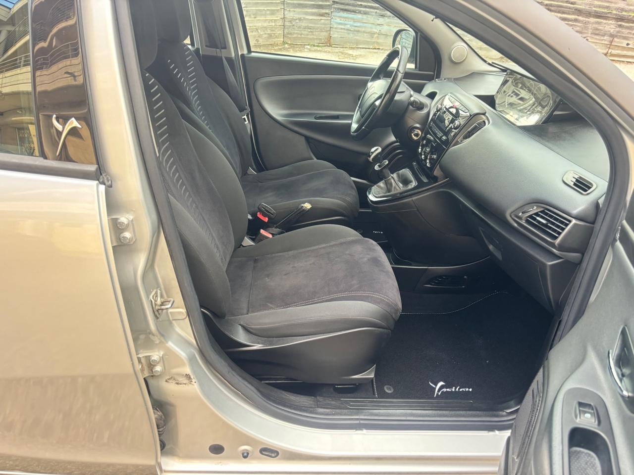 Lancia Ypsilon 1.2 69 CV 5 porte S&S Silver