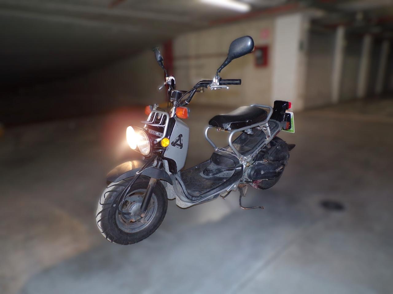 SCOOTER HONDA ZOOMER 50 4T DEL 2005 57.200 KM MOTORE SOSTITUITO NEL 2023