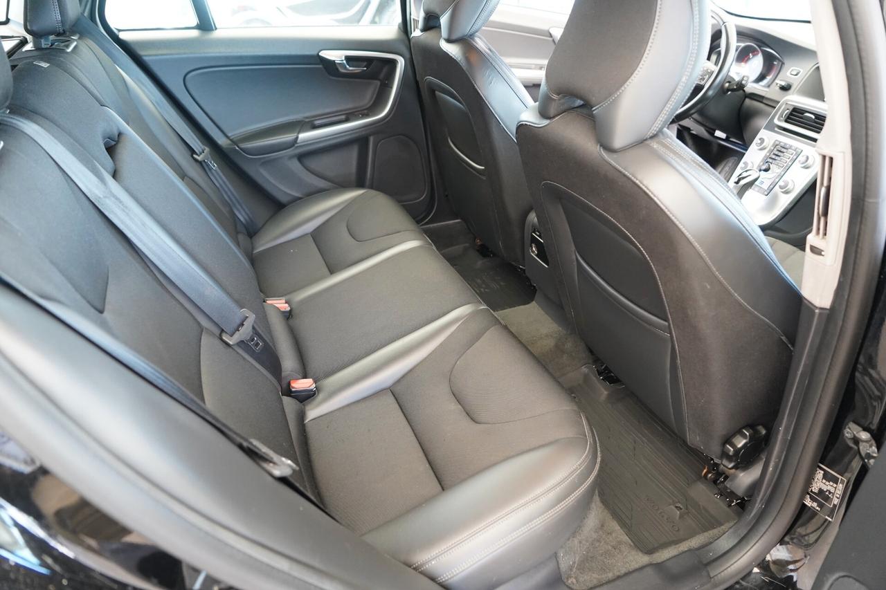 Volvo V60 Cross Country D3 Geartronic Business