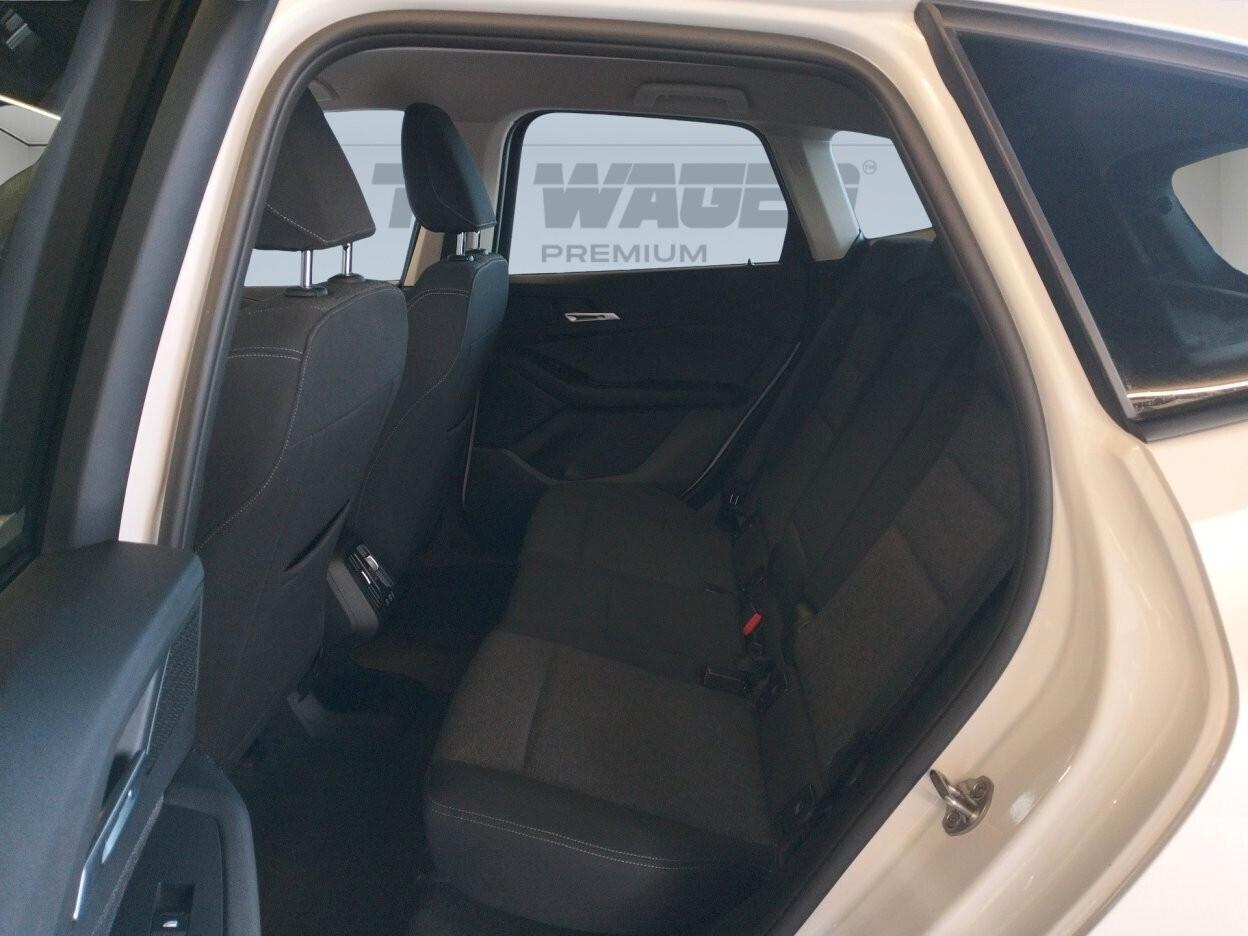 BMW 220 i Active Tourer mhev 48V auto