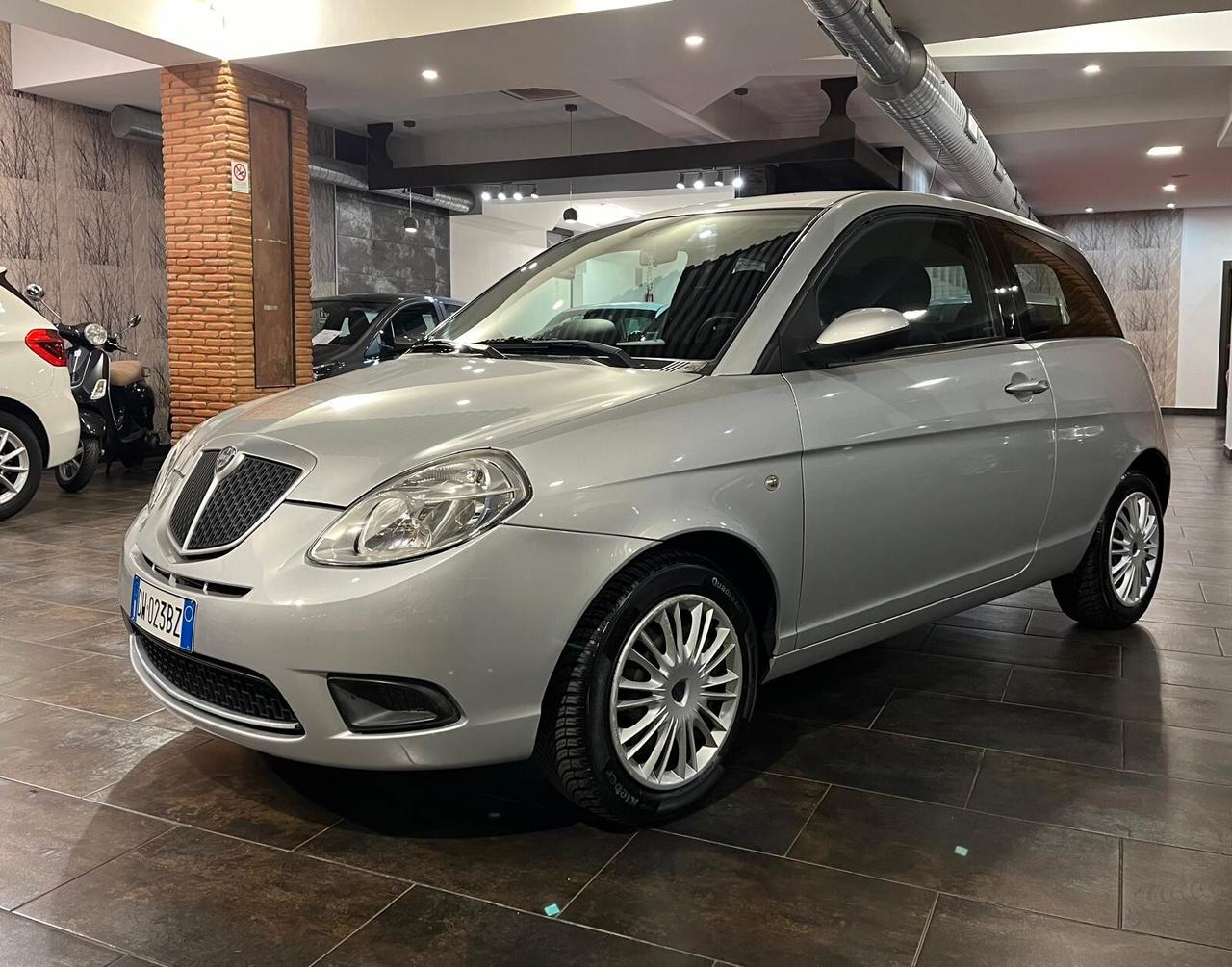 Lancia Ypsilon 1.4 Argento