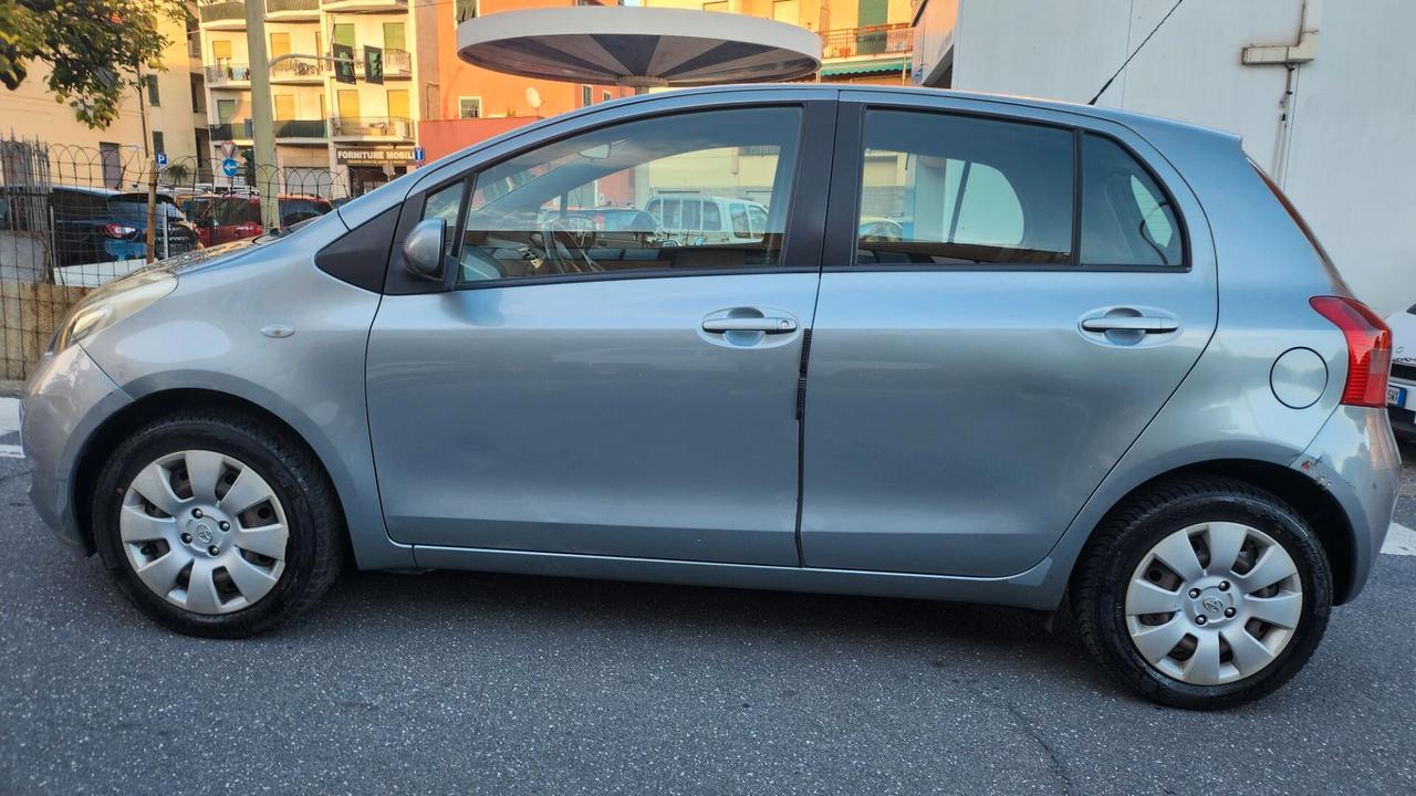 Toyota Yaris 1.0 5 porte Sol