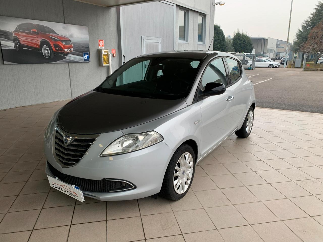 Lancia Ypsilon 0.9 TwinAir 85 CV 5 porte S&S Platinum