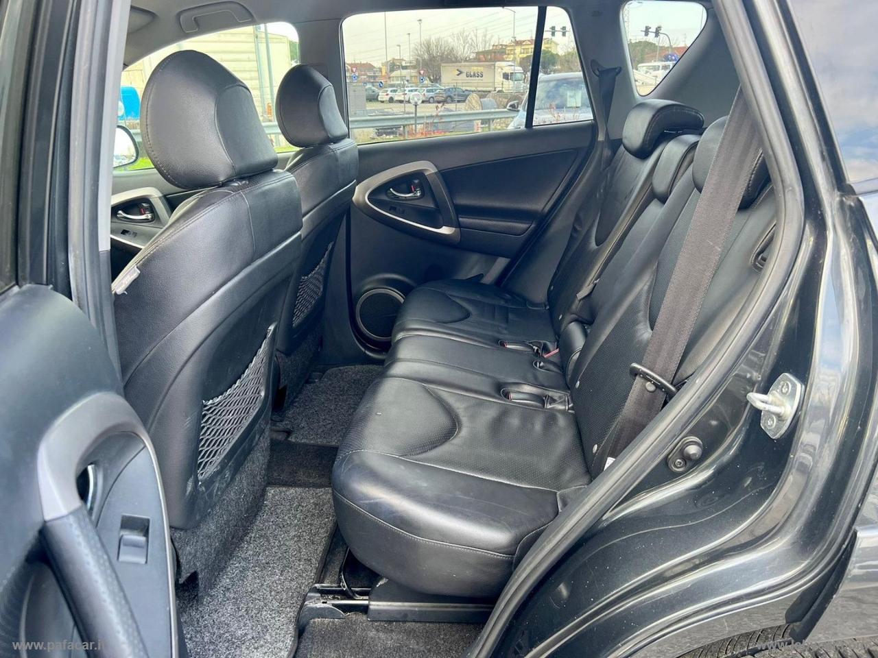 TOYOTA RAV4 2.2 D-4D 177 CV Luxury