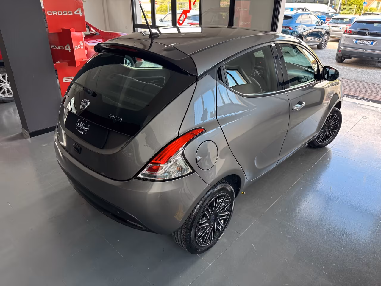 Lancia Ypsilon 1.0 FireFly Hybrid Gold - 2023