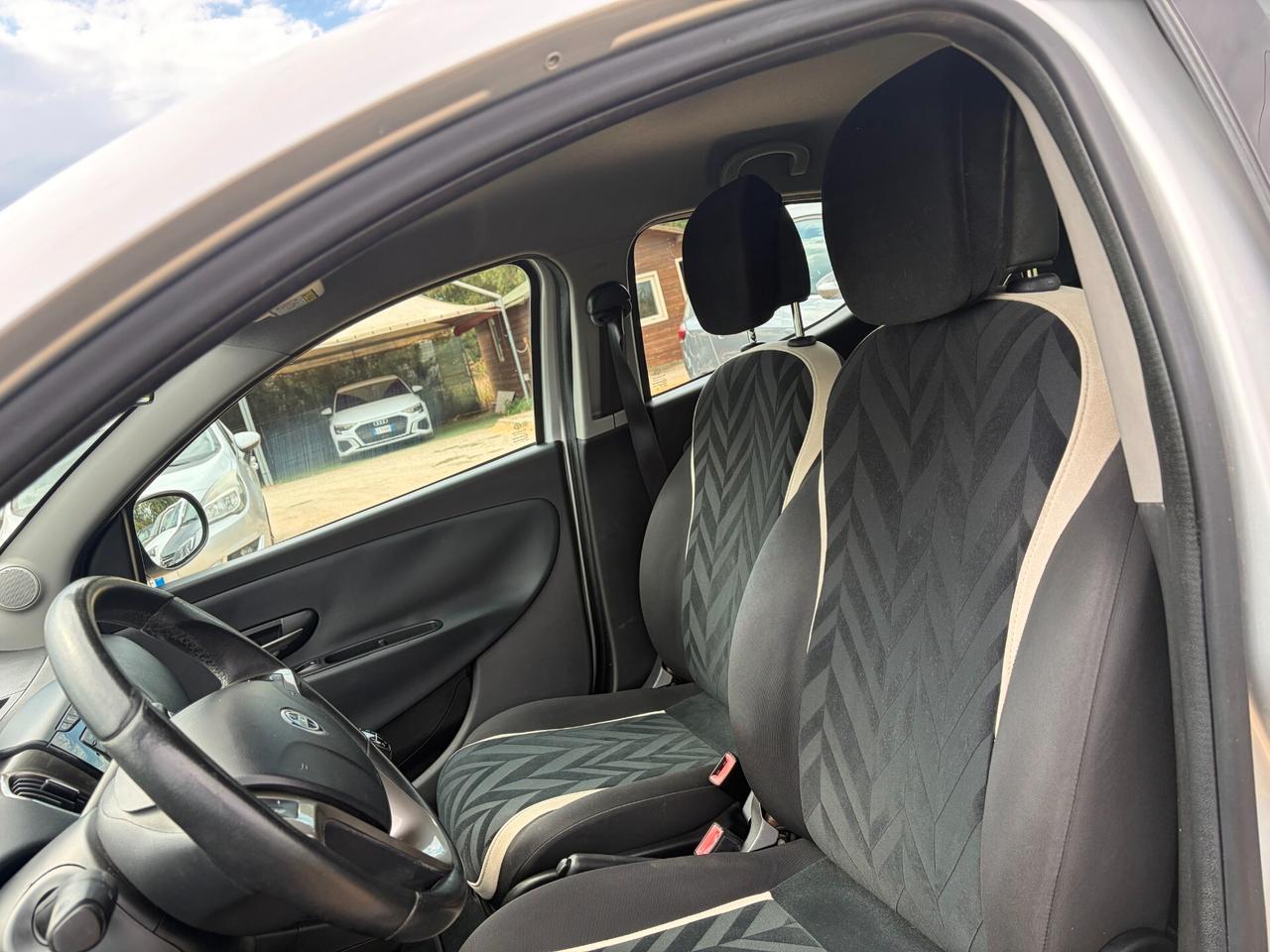 LANCIA YPSILON 1.2 136.000 KM ANNO 2016 GARANTITA