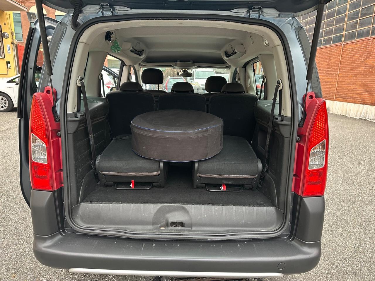 Peugeot Partner 7 posti 1.6 gpl della casa euro 5