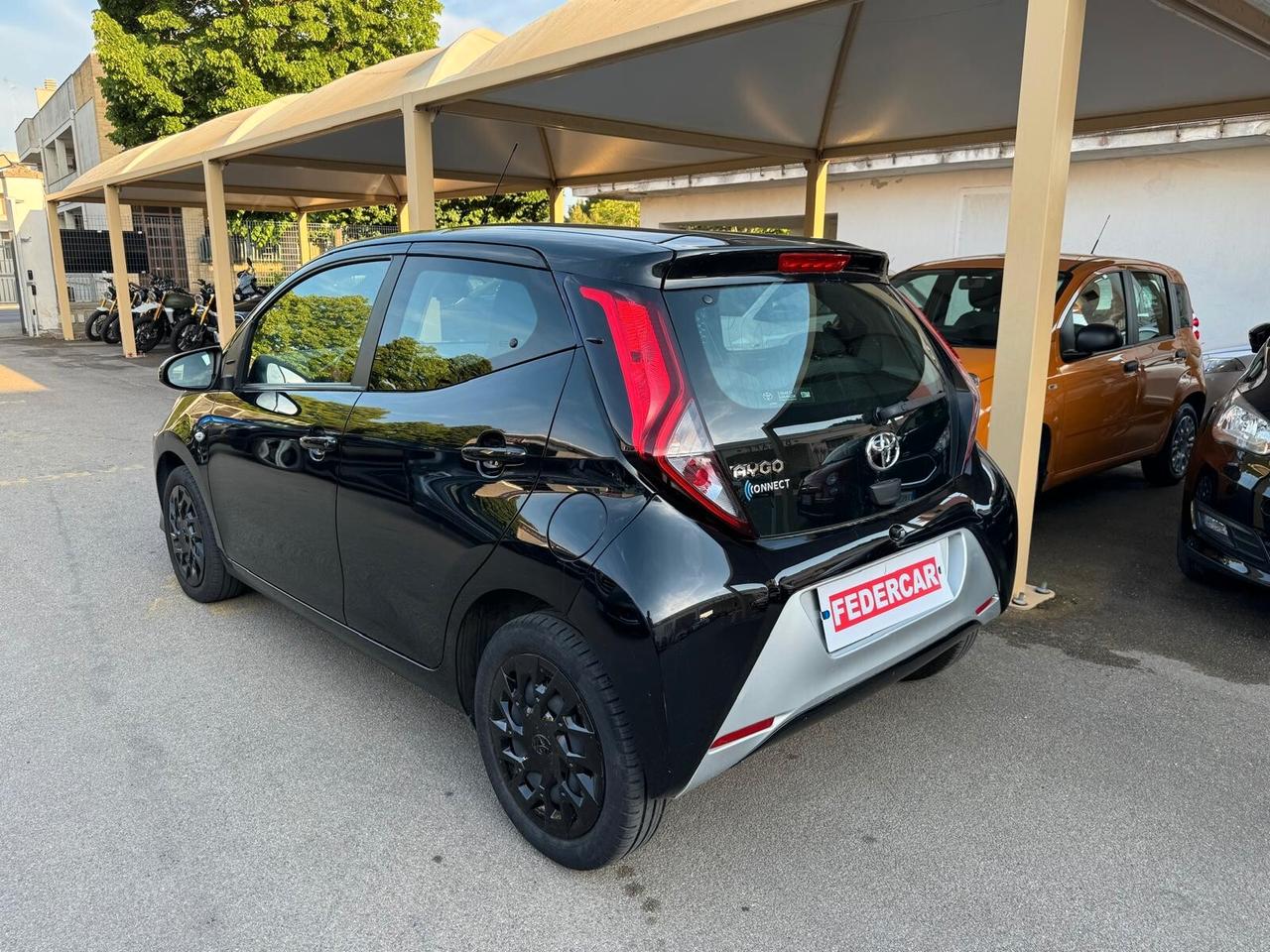 Toyota Aygo Connect 1.0 VVT-i 72CV 5 porte x-cool