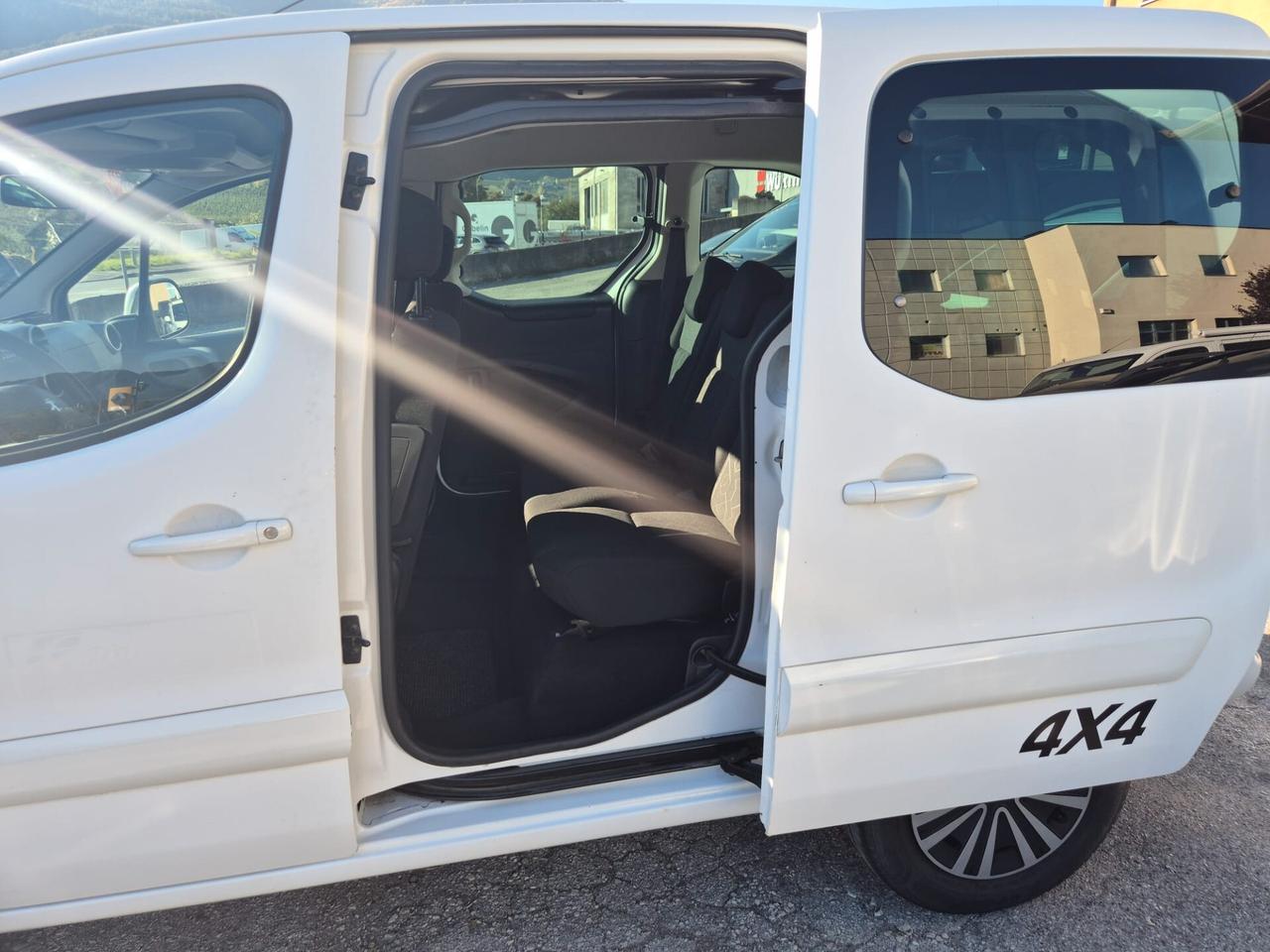 PEUGEOT PARTNER 4X4 5 POSTI