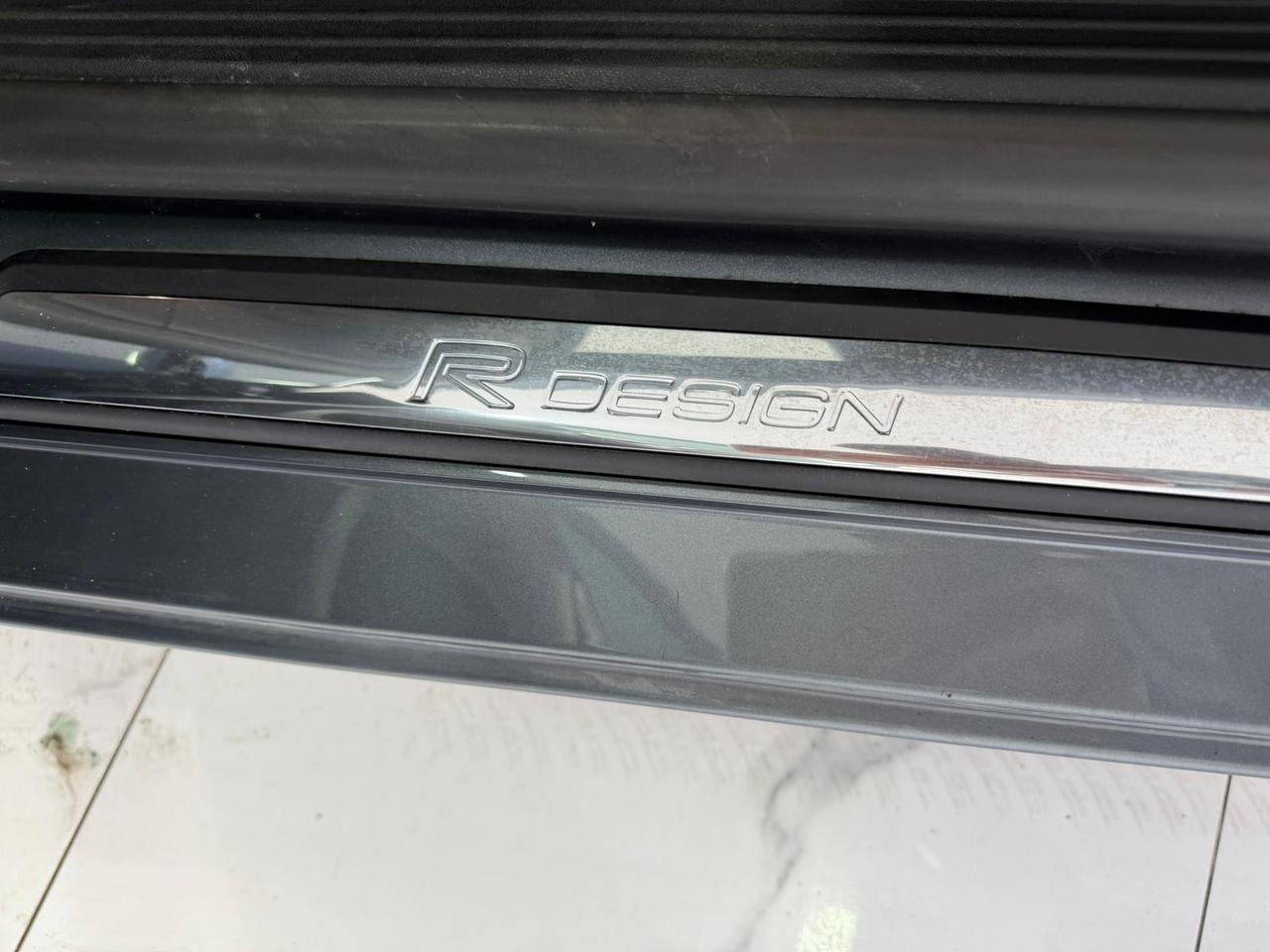 Volvo V40 D3 R-design-GARANTITA-2018