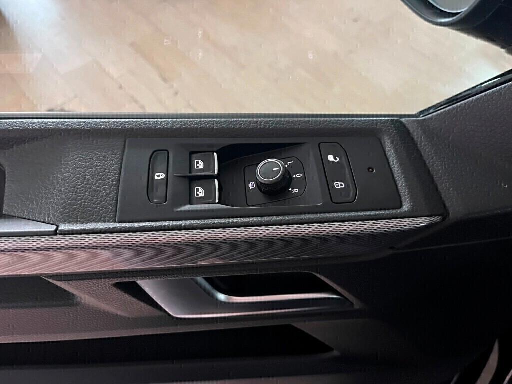 Volkswagen Multivan 2.0TDI T6.1 Highline 150cv dsg 7p Promo