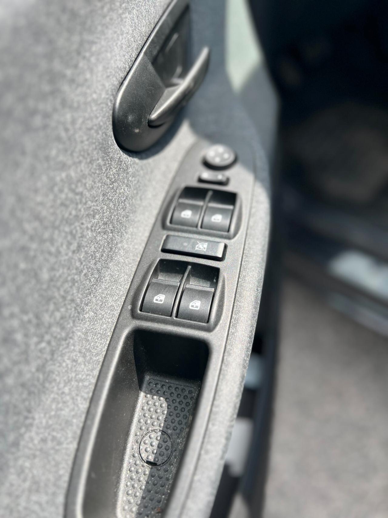 Lancia Ypsilon 1.0 FireFly 5 porte S&S Hybrid Ecochic Silver