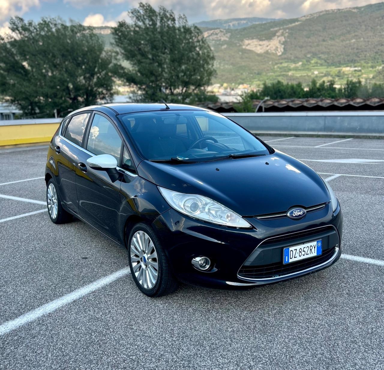 Ford Fiesta Titanium 1.2 82CV 5 porte Neopatentati