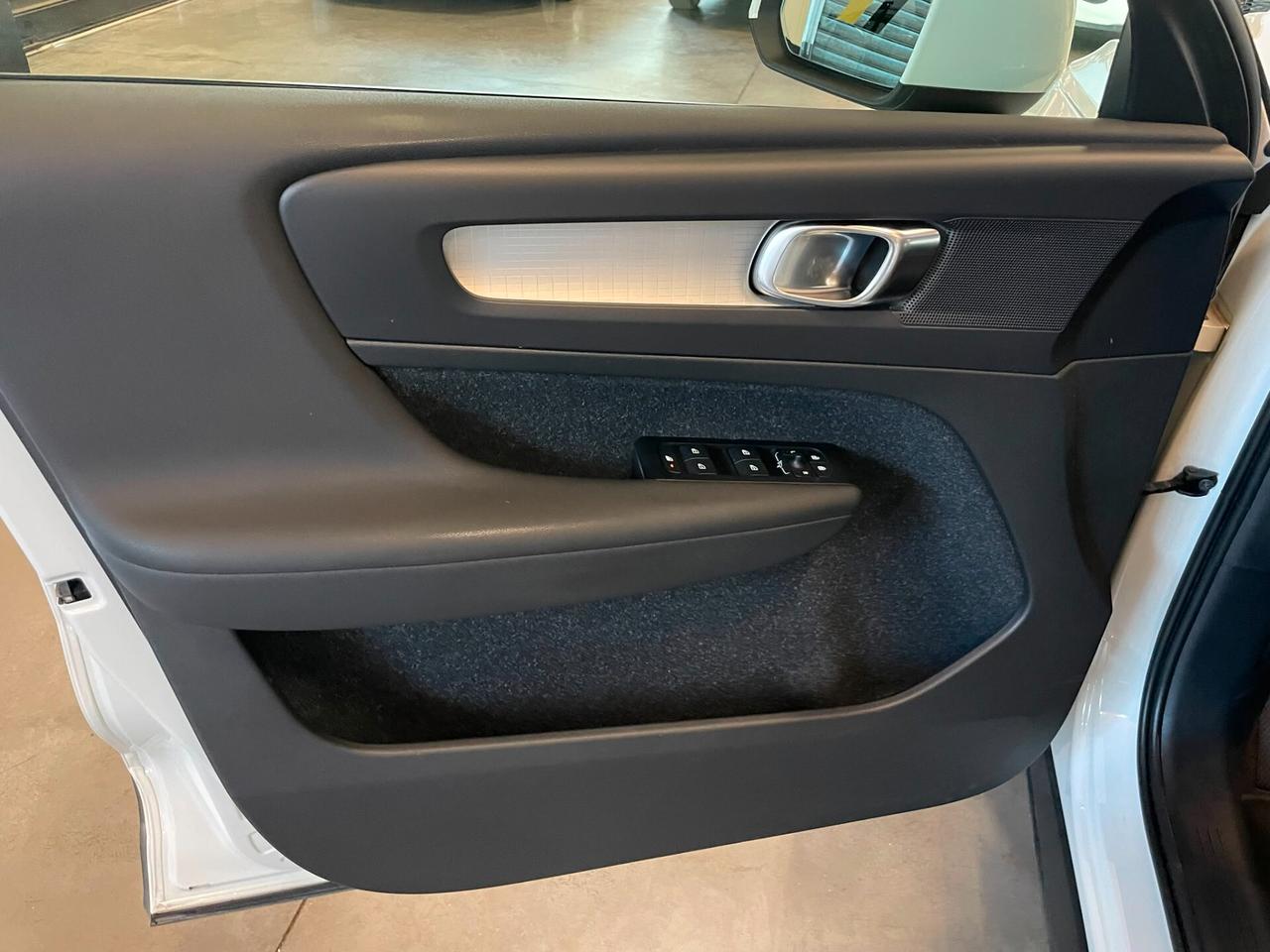 Volvo XC40 T2 Geartronic Momentum Core N1