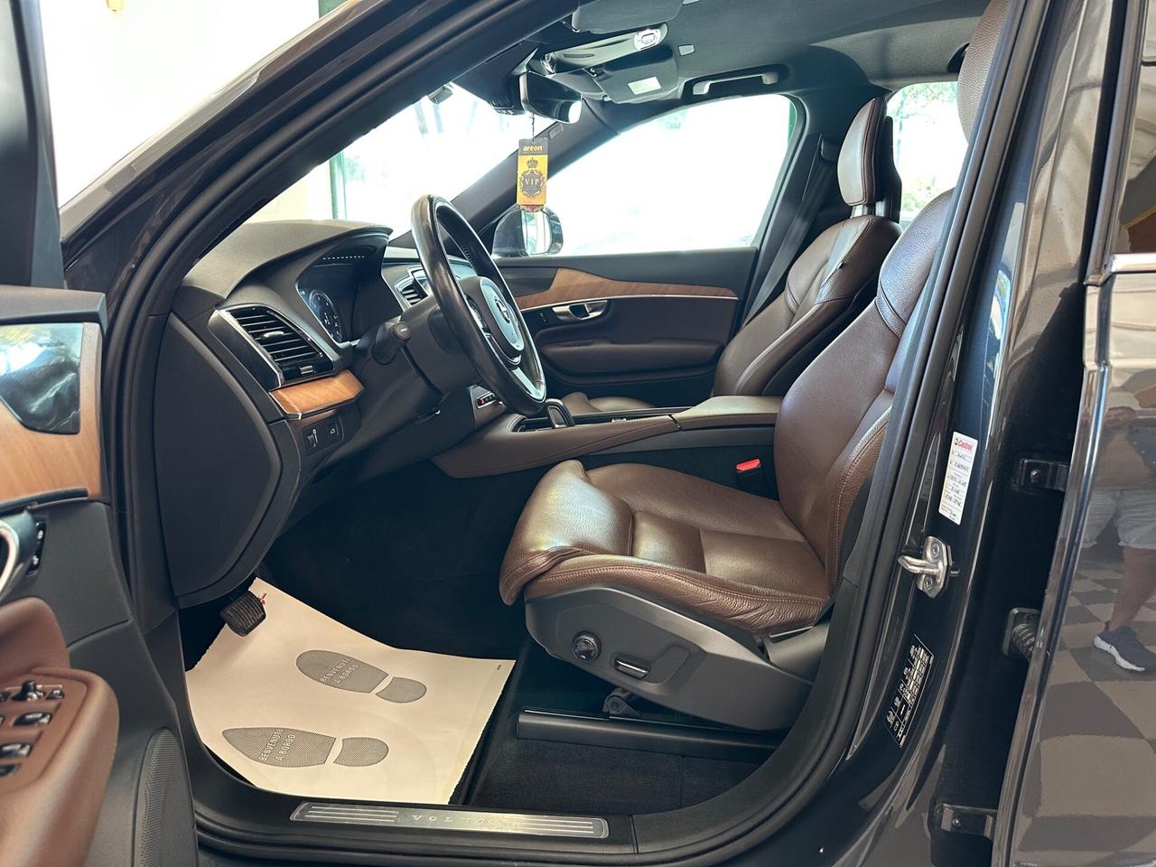 Volvo XC 90 XC90 B5 (d) AWD Geartronic 7 posti Mom