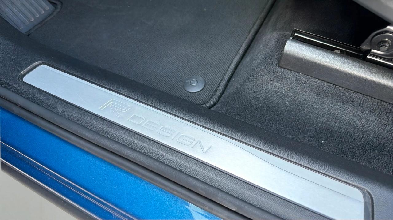 Volvo XC 60 XC60 B4 (d) AWD Geartronic R-design