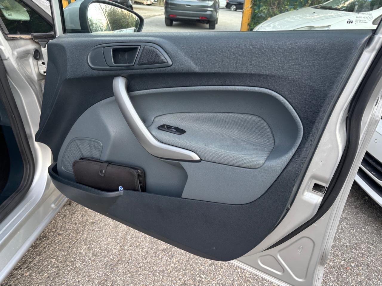 Ford Fiesta 1.4 5 porte GPL Titanium OK Neopatentati