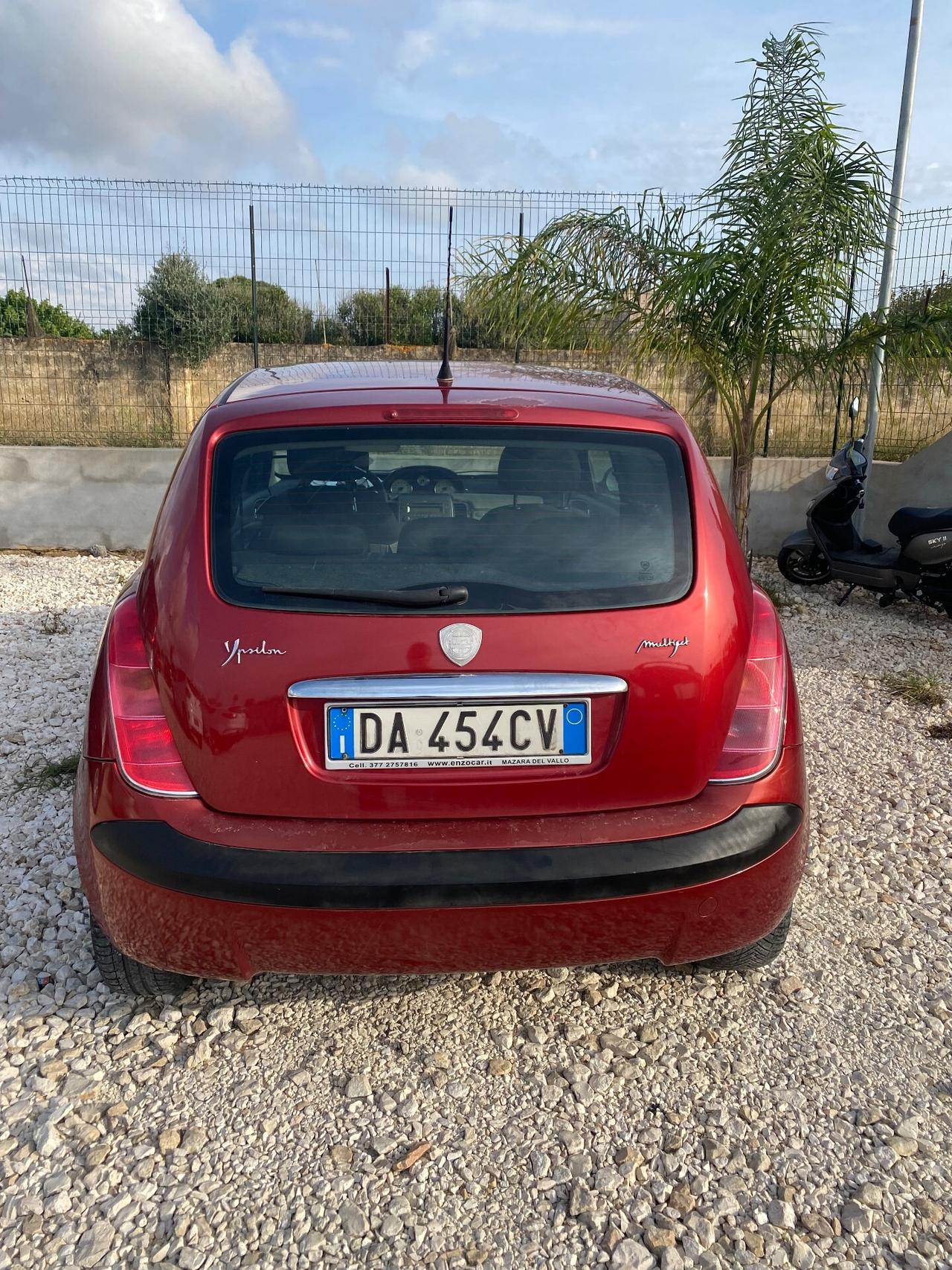 Lancia Ypsilon 1.3 MJT 75 CV Platino