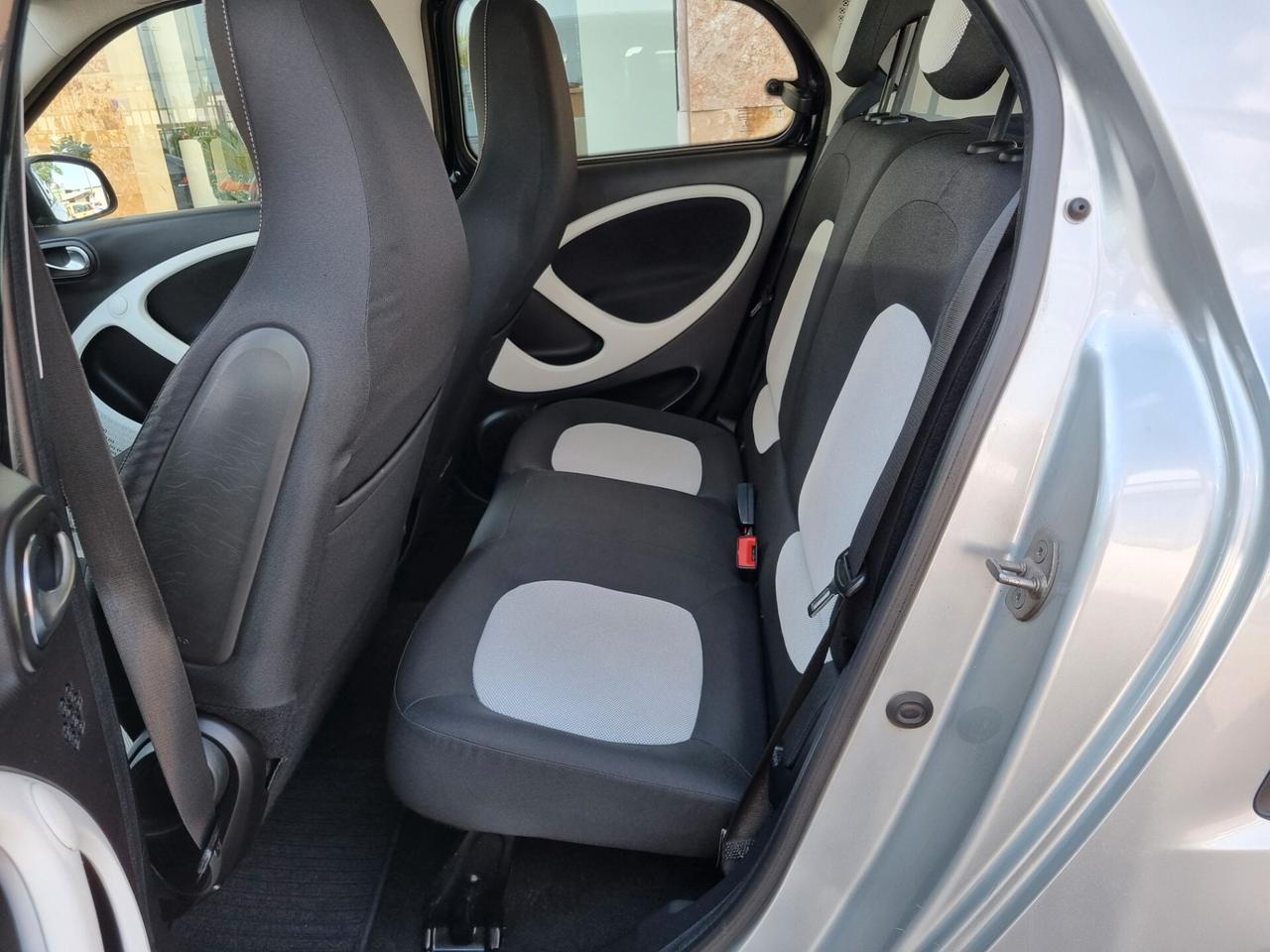 Smart Forfour II 2015 1.0 Youngster 71cv