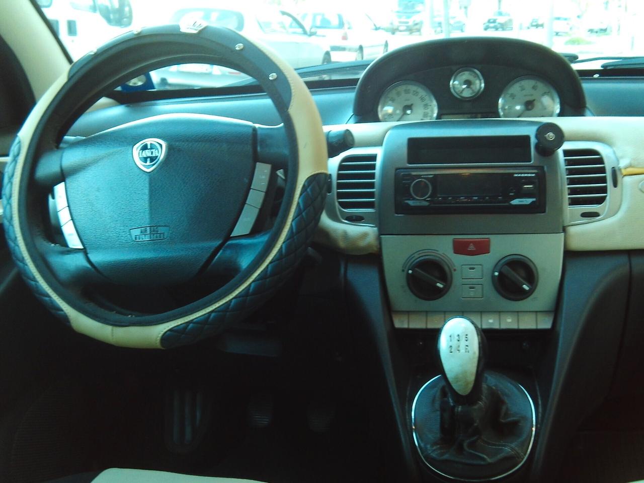 Lancia Ypsilon 1.3 MJT 75 CV Platino