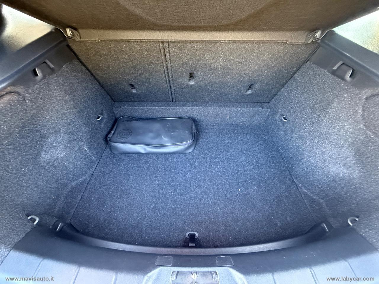 VOLVO V40 D2 1.6 Momentum