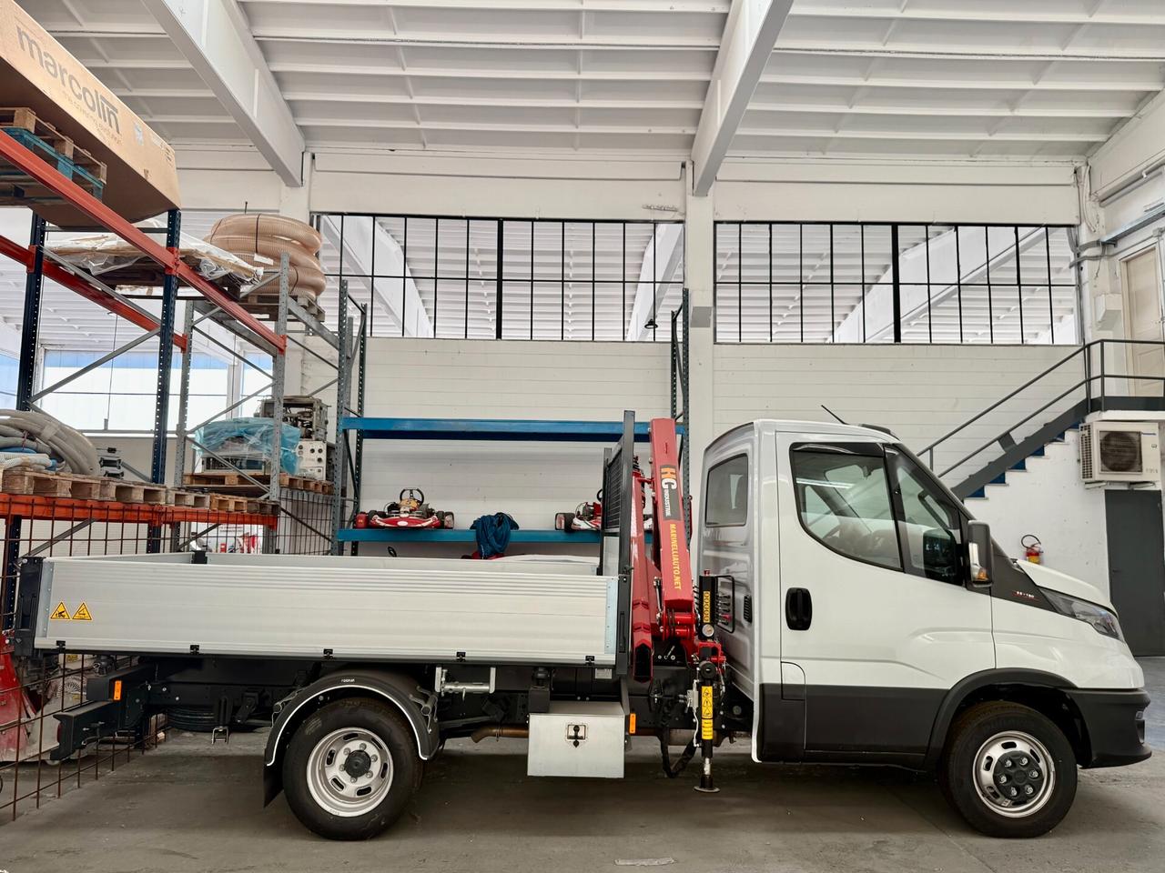 IVECO DAILY 35-180 3.0CC 175cv, PREZZO PIÙ IVA, MAI UTILIZZATO, CASSONE RIBALTABILE TRILATERALE, GRU HC, GARANZIA UFF, PERMUTE