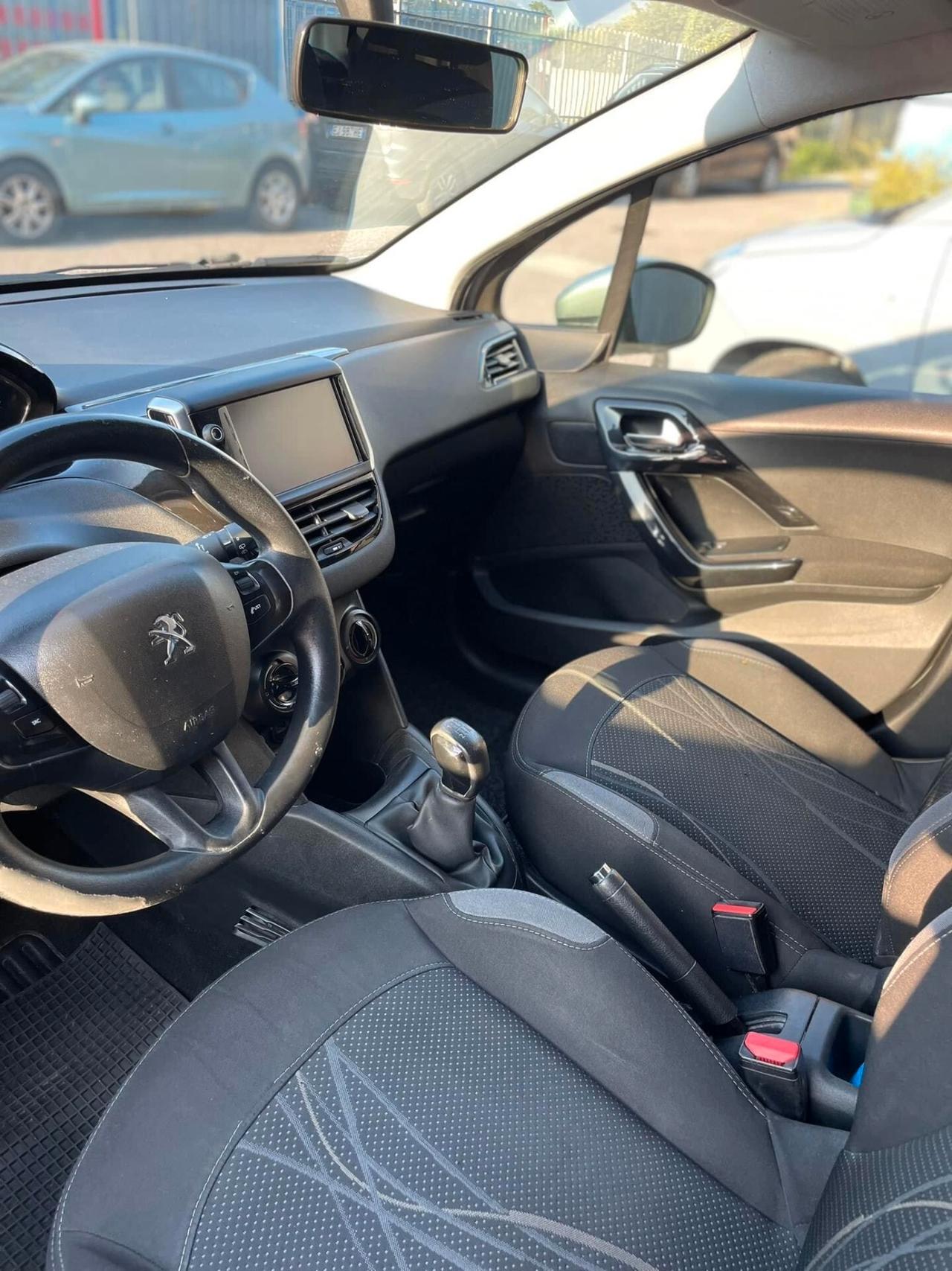 Peugeot 208 1.4 HDi 68 CV 5 porte Access ADATTA A NEOPATENTATI