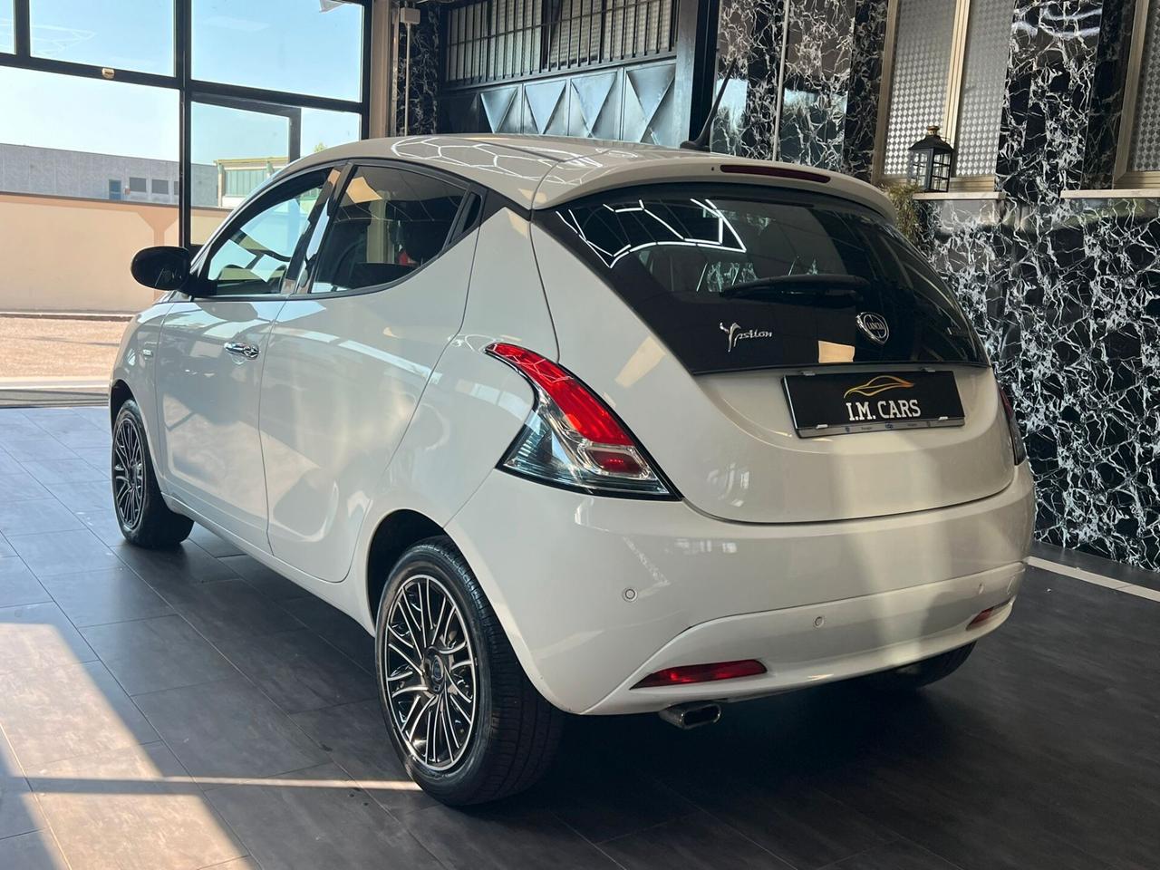 Lancia Ypsilon 1.0 FireFly 5 porte S&S Hybrid Ecochic Silver