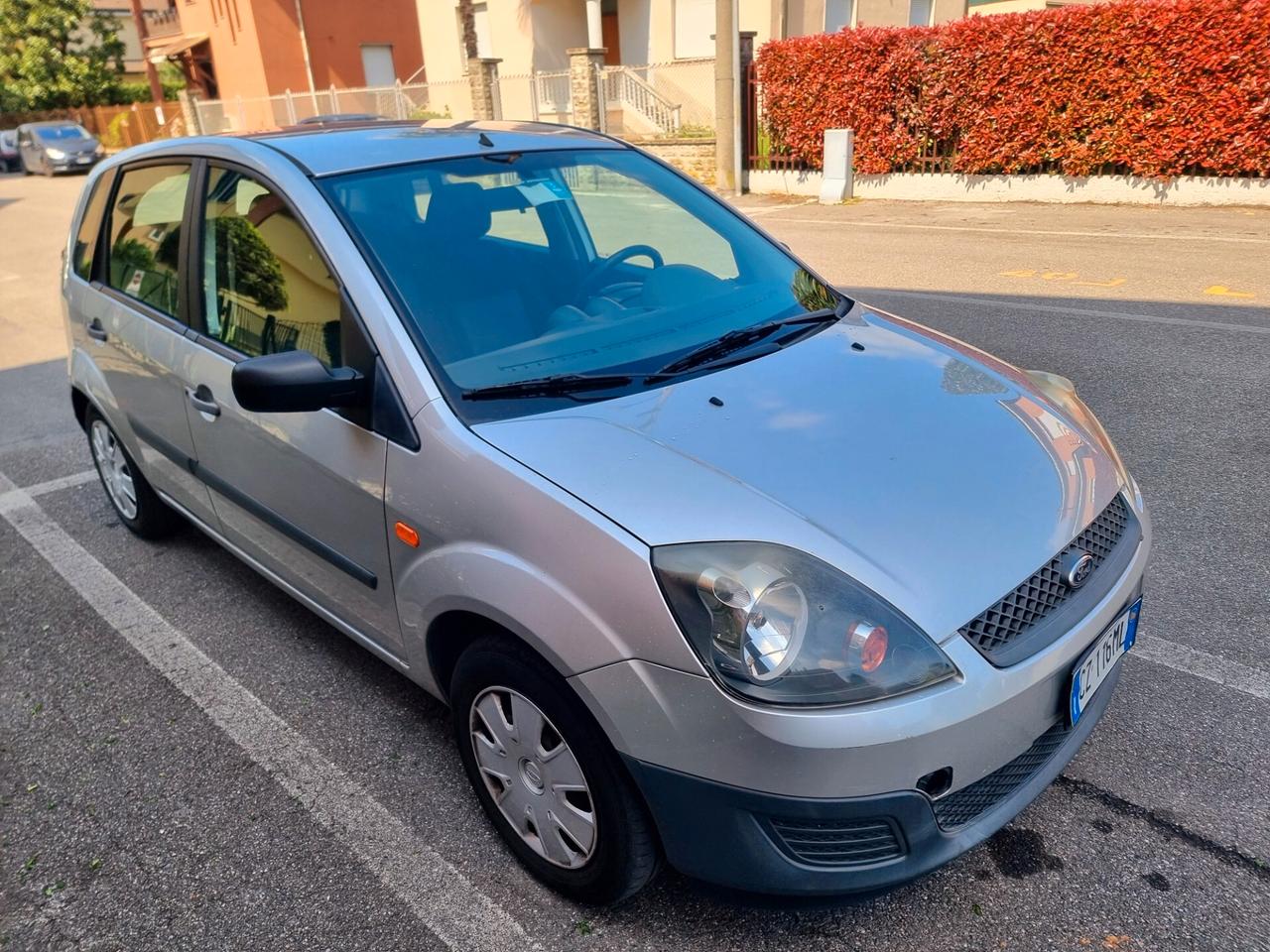 Ford Fiesta 1.4 TDCi 5p. ADATTA AI NEOPATENTATI