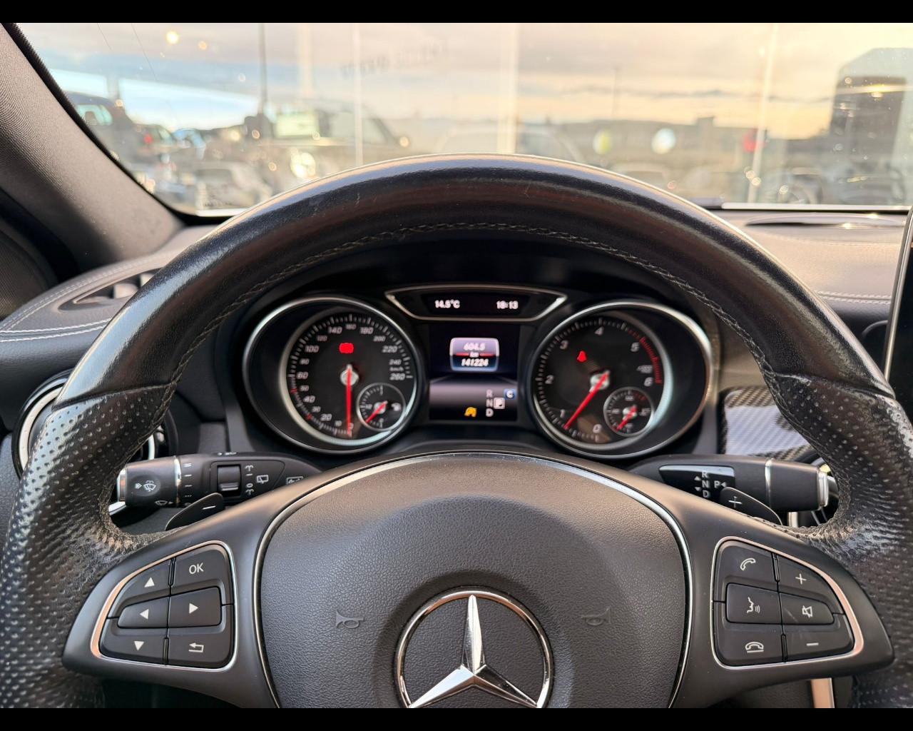 Mercedes-Benz GLA - X156 - GLA 200 d Night Edition auto