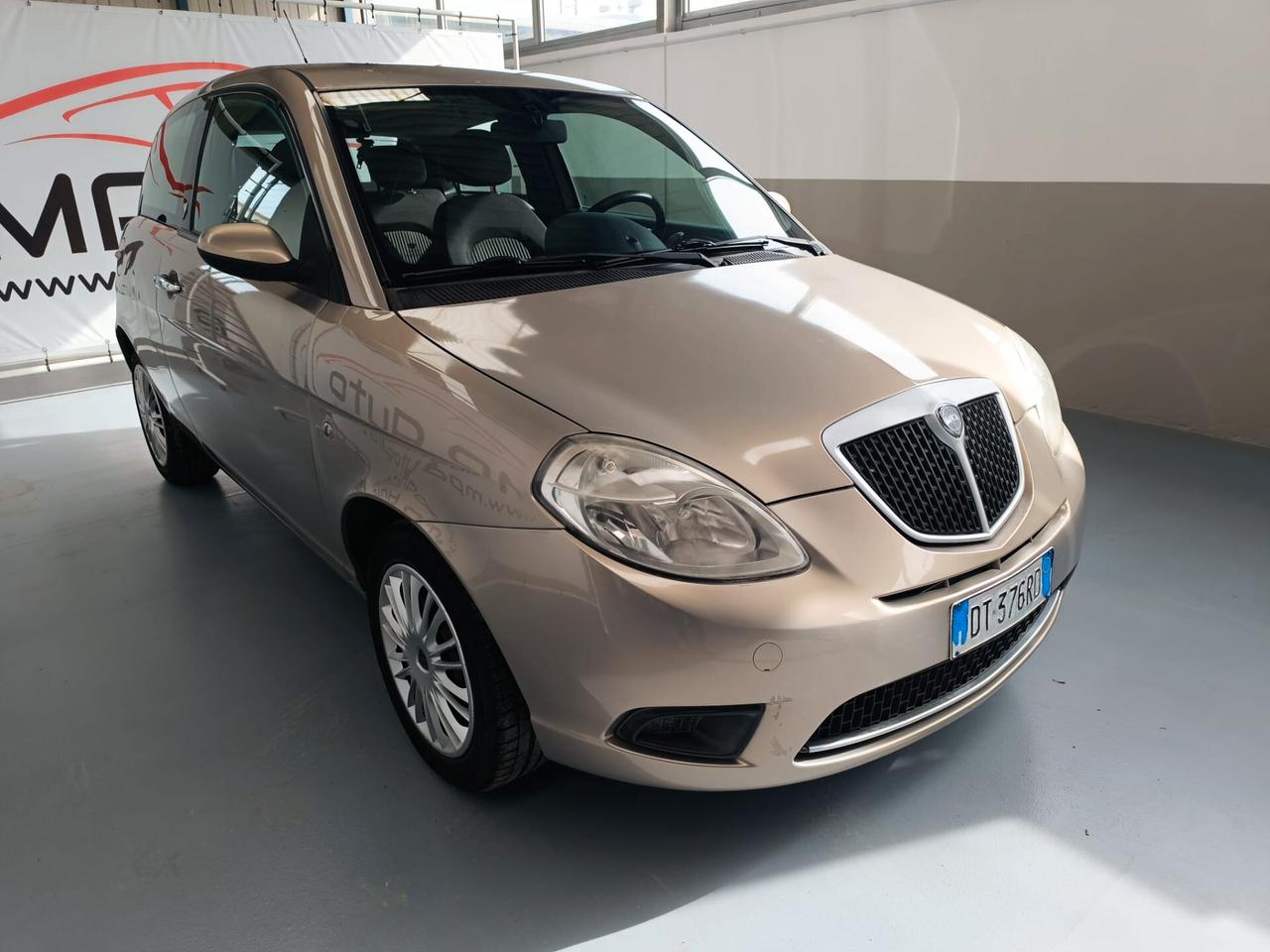 Lancia Ypsilon 1.3 MJT 75 CV Oro