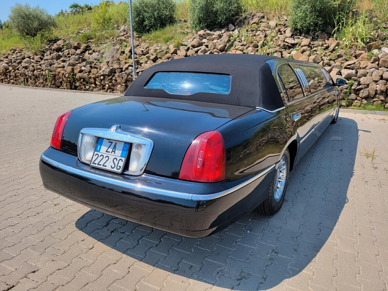 Limousine Lincoln Town car V8 4.6cc 209cv Benz/Gpl