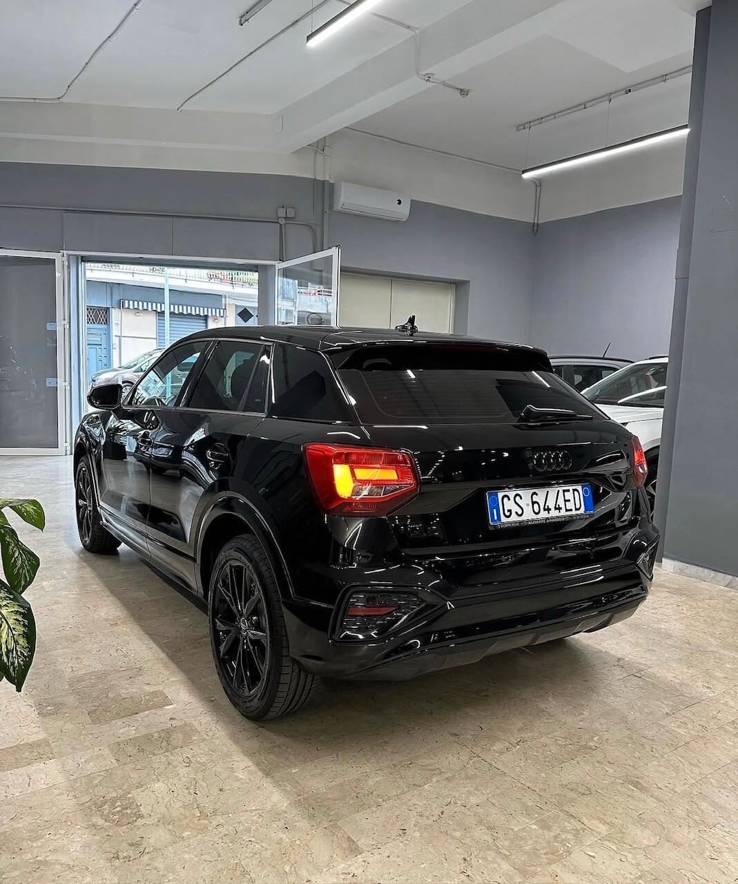 Audi Q2 30 TDI S tronic Identity Black