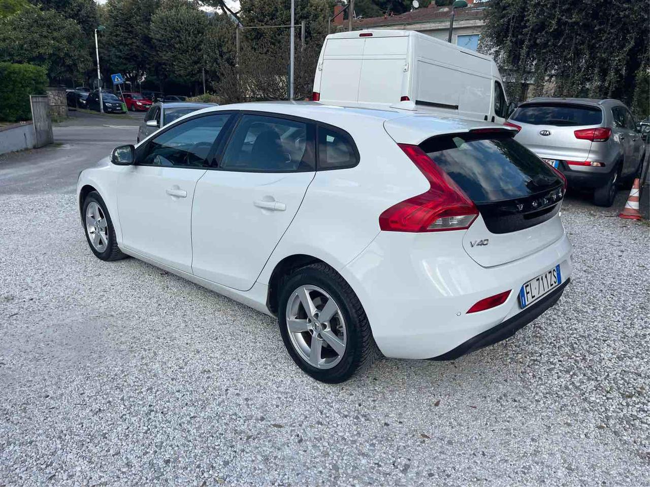 VOLVO V40 - D2 INSCRIPTION