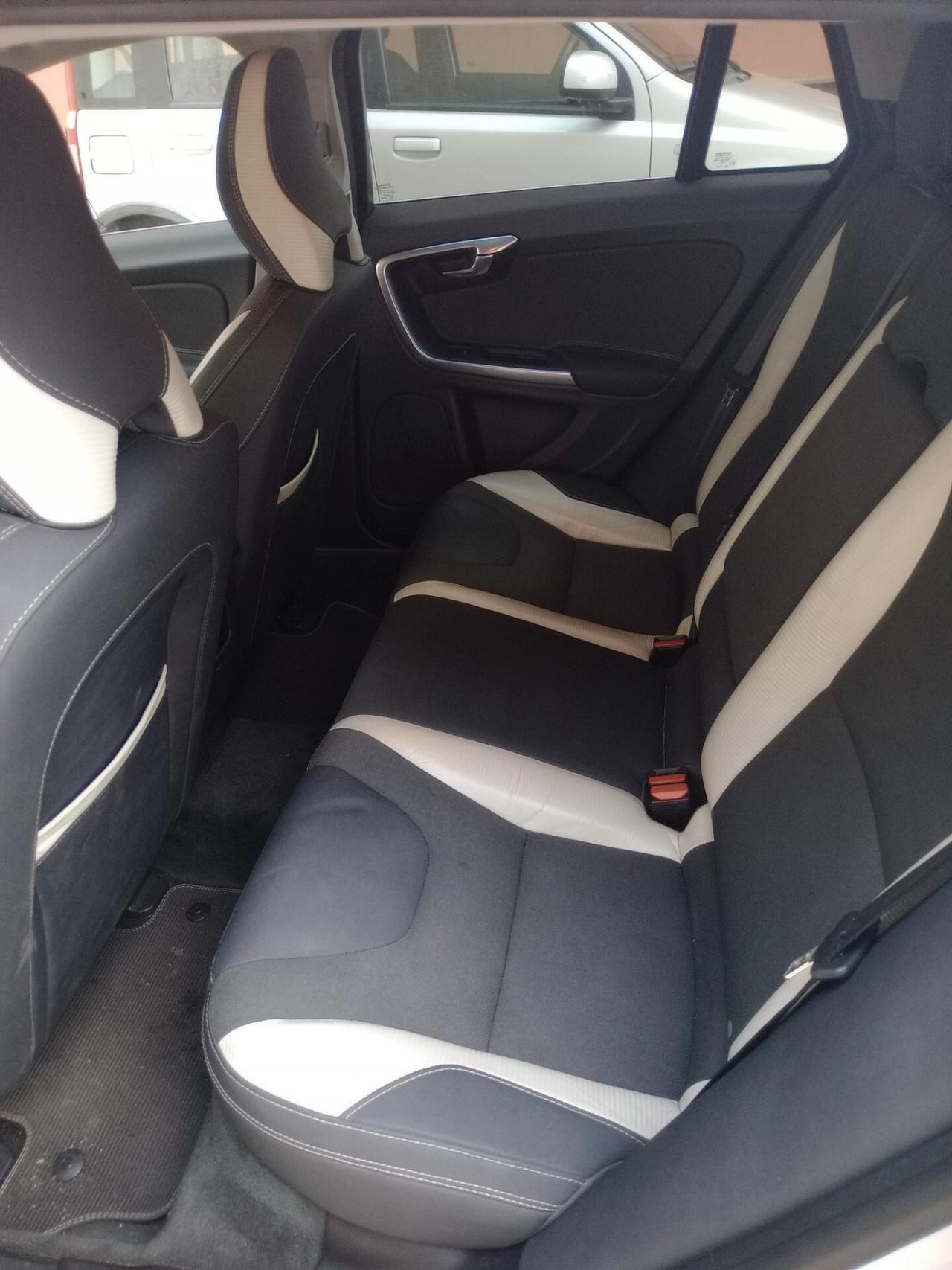 Volvo V60 r-design 1.6 d2 115cv
