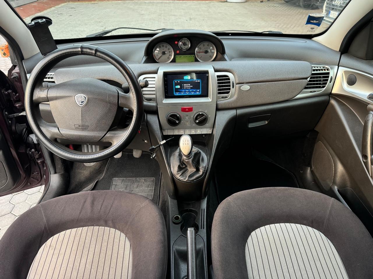 Lancia Ypsilon ADATTA A NEOPATENTATI 1.2 Argento