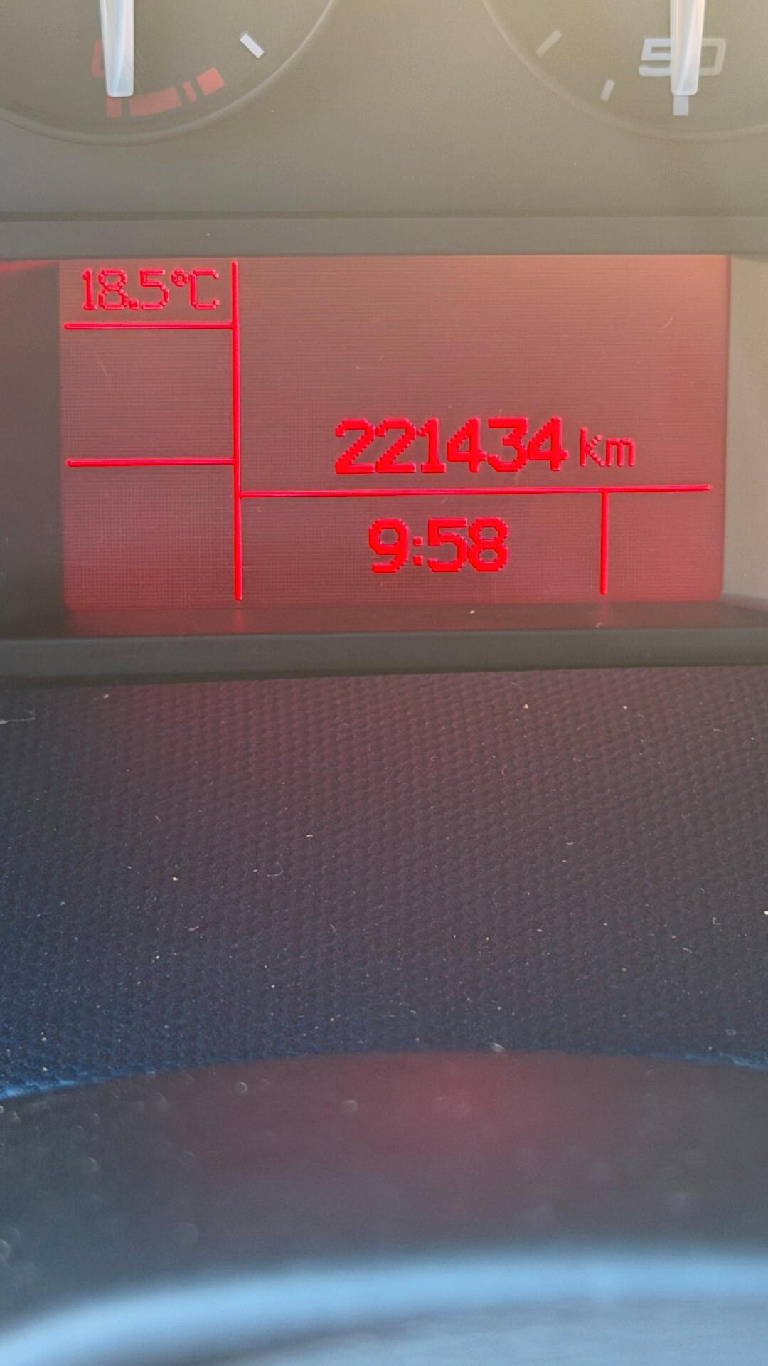 Iveco Daily CAMBIOAUTO MATICO 35S14 2.3 HPT PLM Cabinato