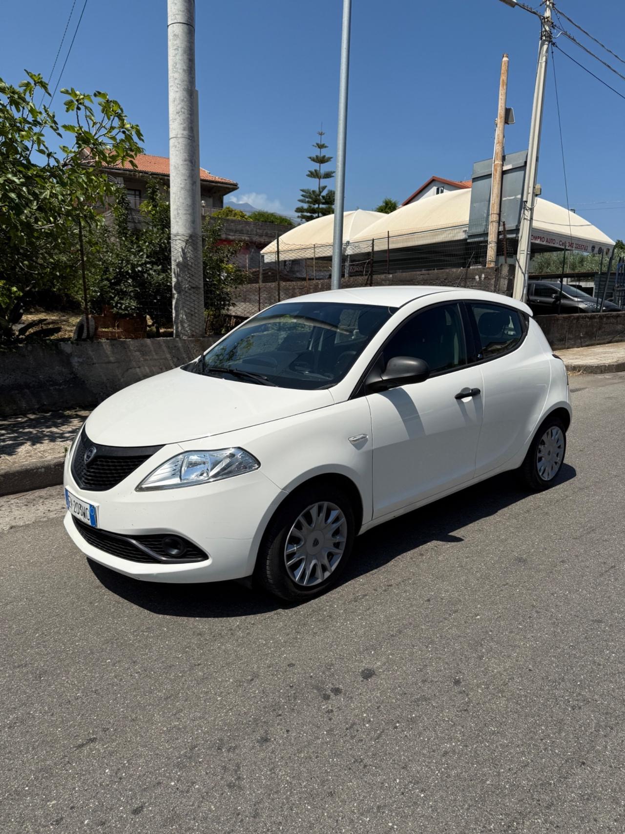 Lancia Ypsilon 1.2 69 CV 5 porte S&S Silver