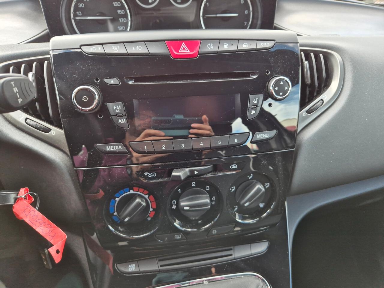 Lancia Ypsilon 1.2 69 CV 5 porte GPL Ecochic Silver
