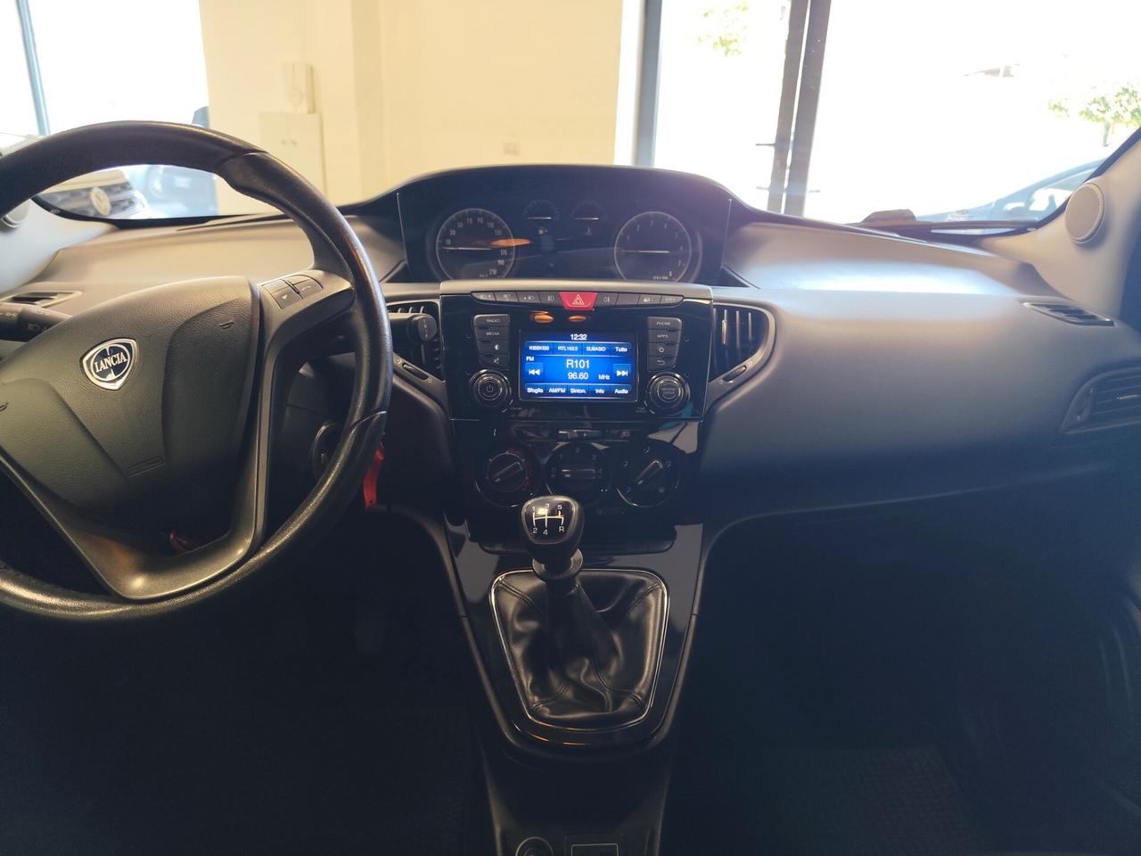 Lancia Ypsilon 1.2 69 CV 5 porte Silver