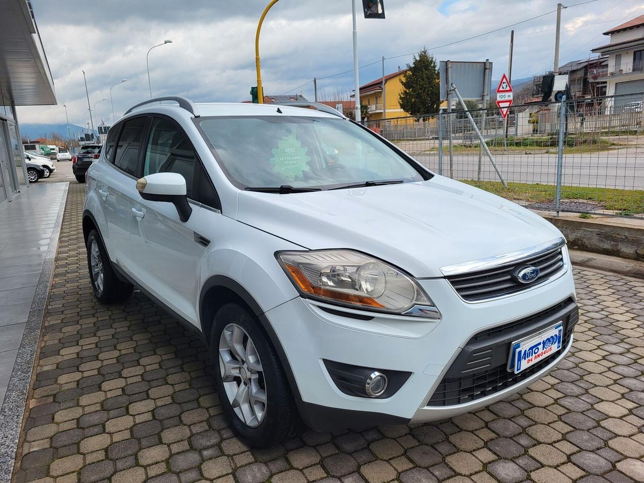 FORD KUGA TITANIUM 2WD 136cv NAVIGATORE / DISPLAY TOUCH / BLUETOOTH / DVD