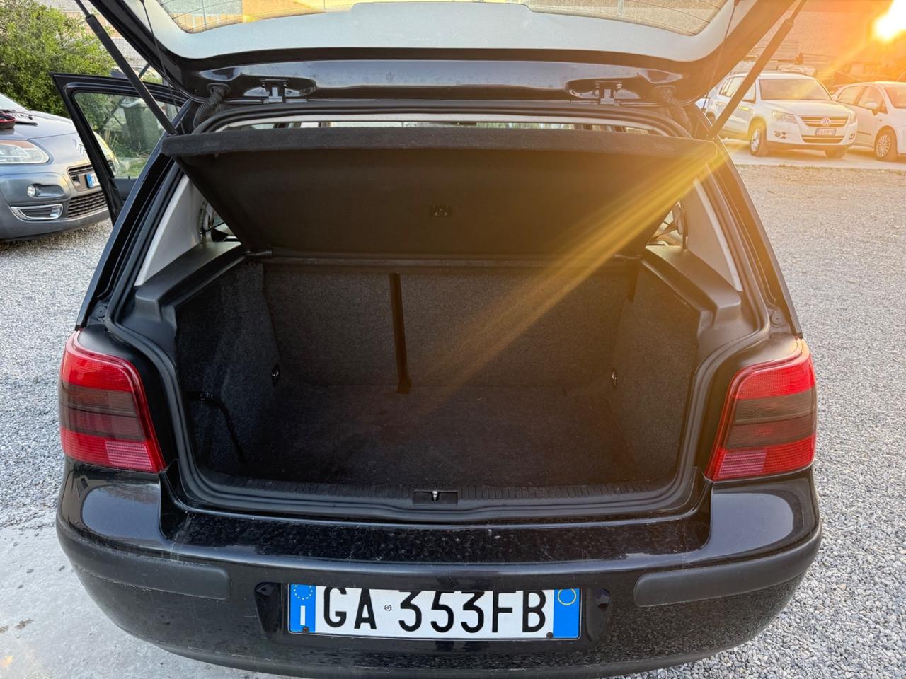 Volkswagen Golf 1.4 16V cat 5 porte