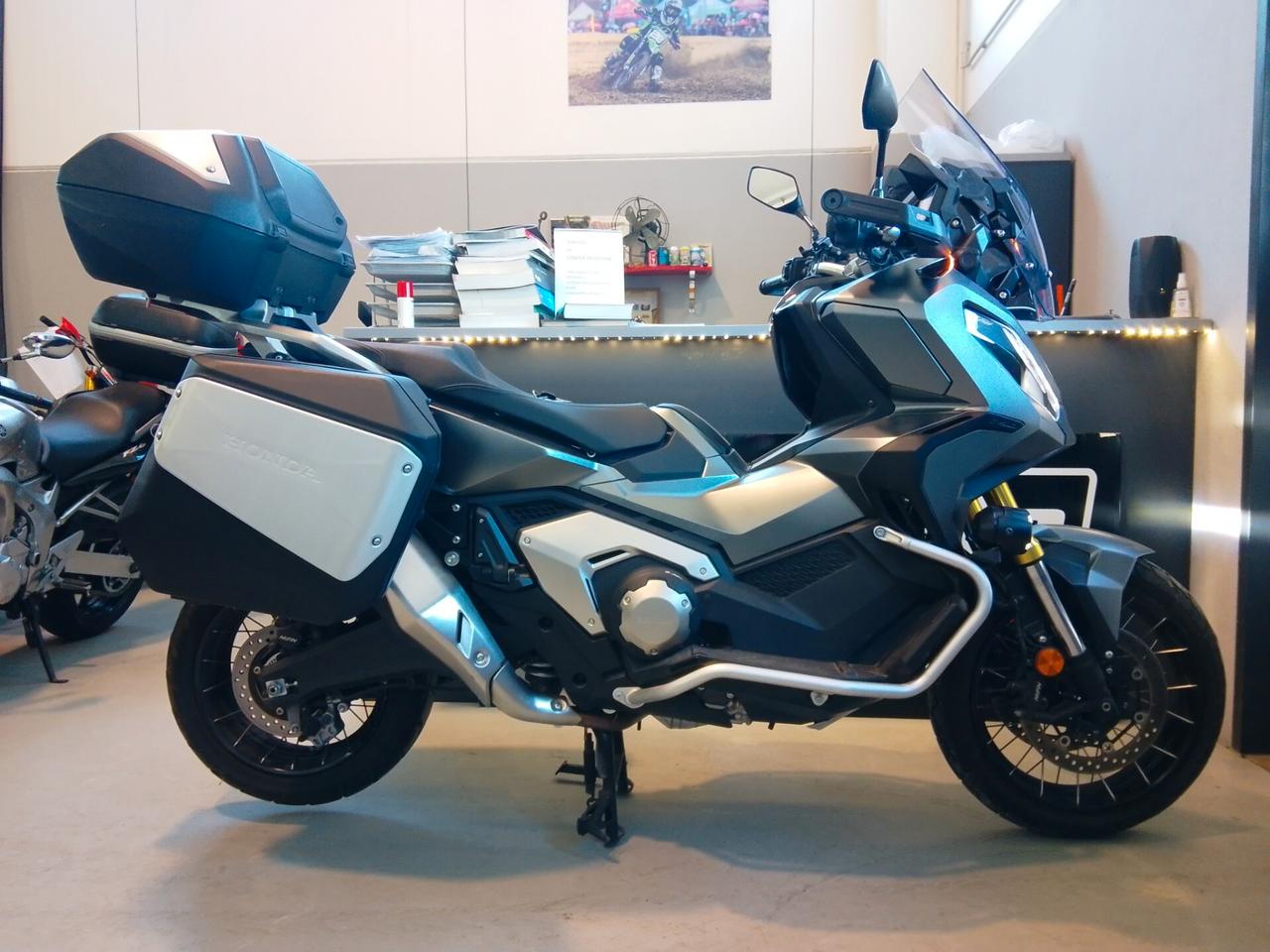 Honda X-ADV 750 travel finanziabile