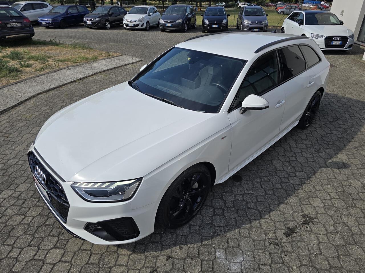 Audi A4 Avant 40 TDI quattro S tronic S line|BLACK LINE