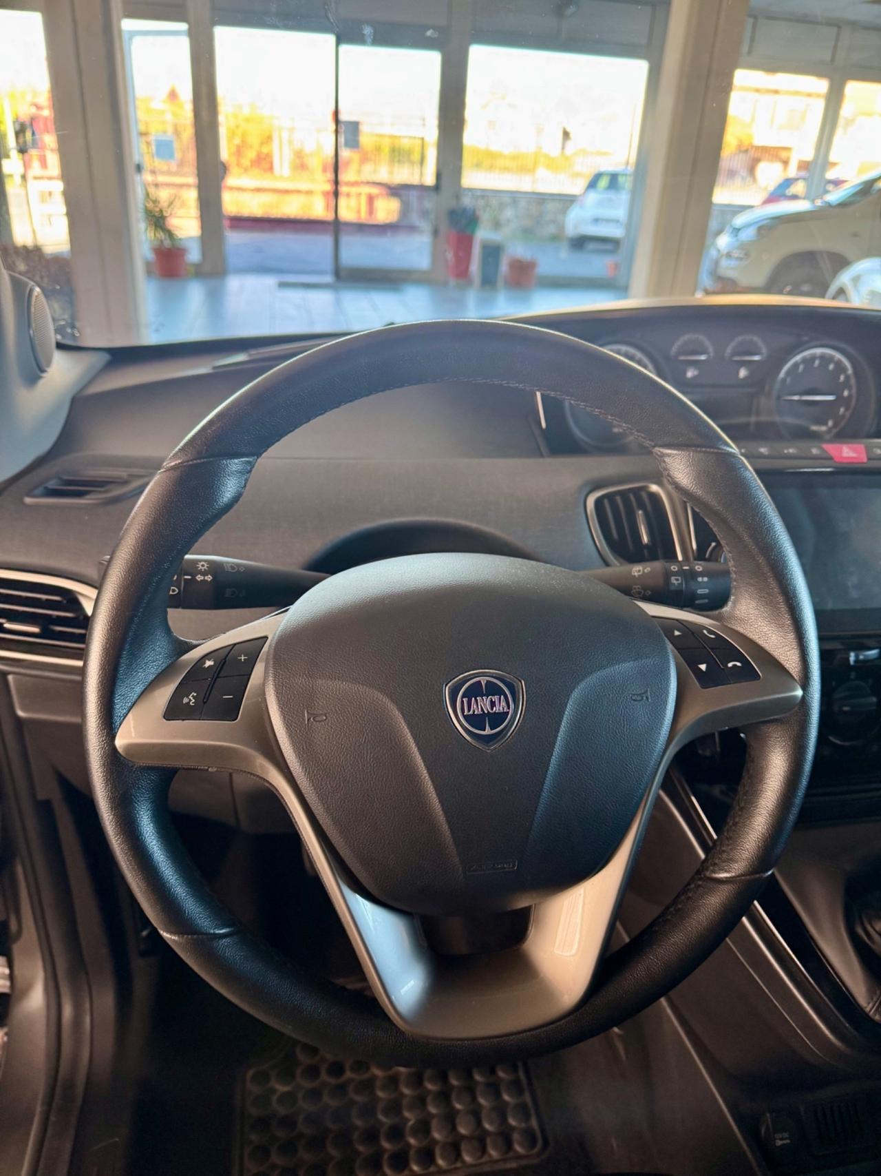 Lancia Ypsilon 1.0 FireFly 5 porte S&S Hybrid Gold