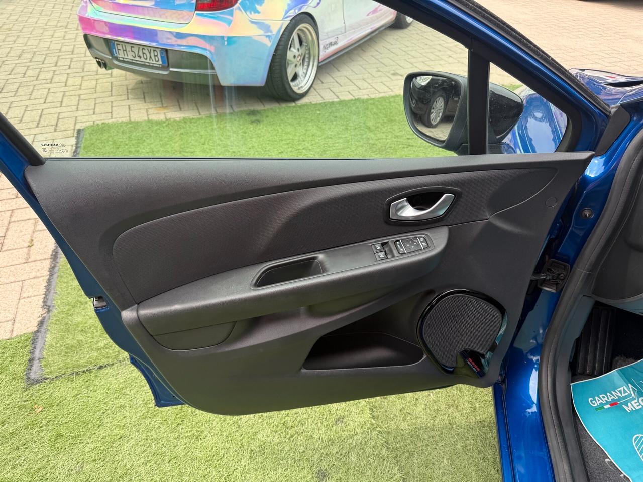 Renault Clio 90 CV 5 porte Moschino Intens /OK NEOPATENTATI