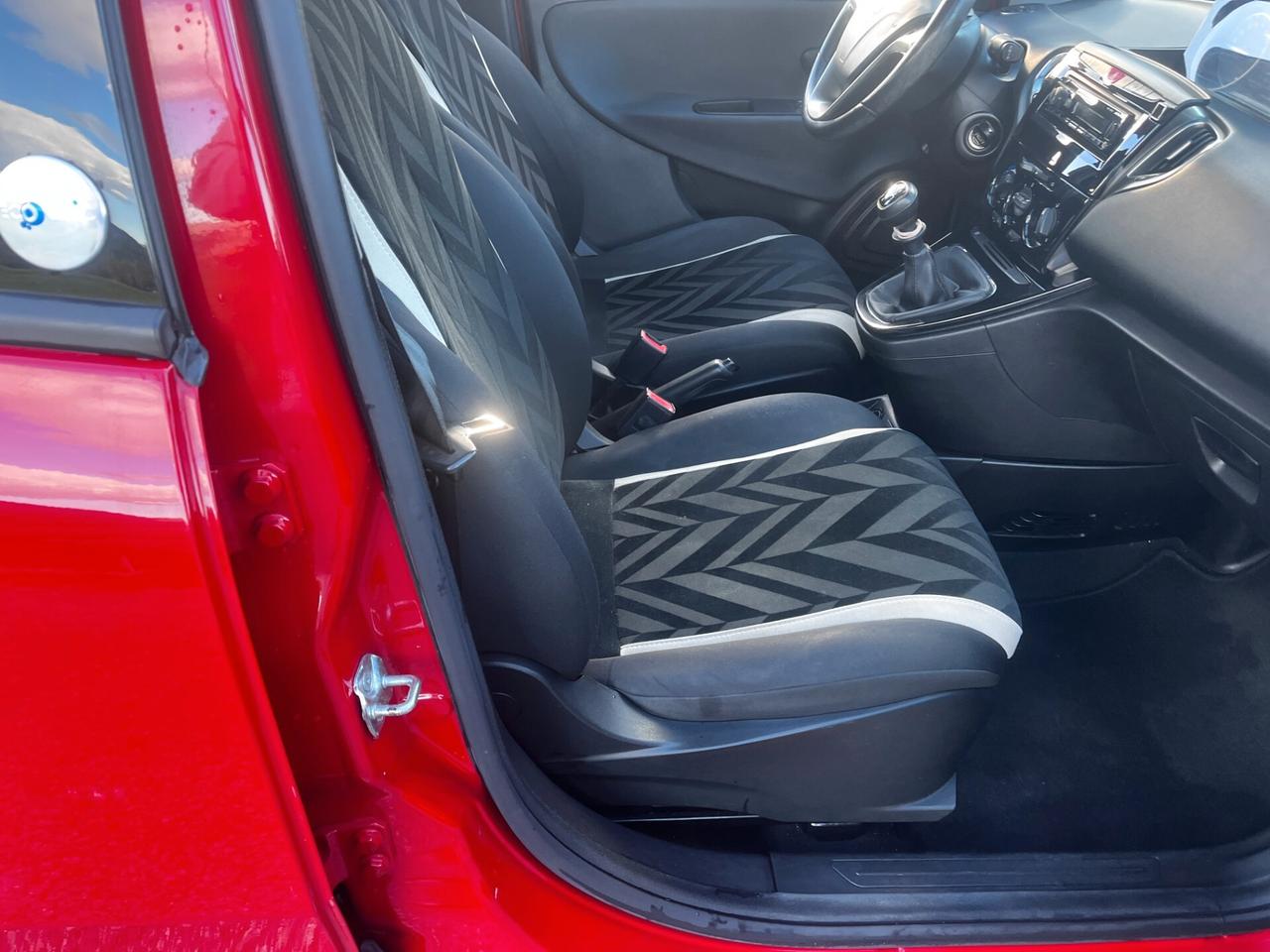 Lancia Ypsilon 1.2 69 CV 5 porte GPL Ecochic Silver