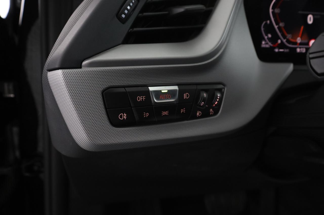 BMW Serie 1 (F40) 118d 5p. Business Advantage