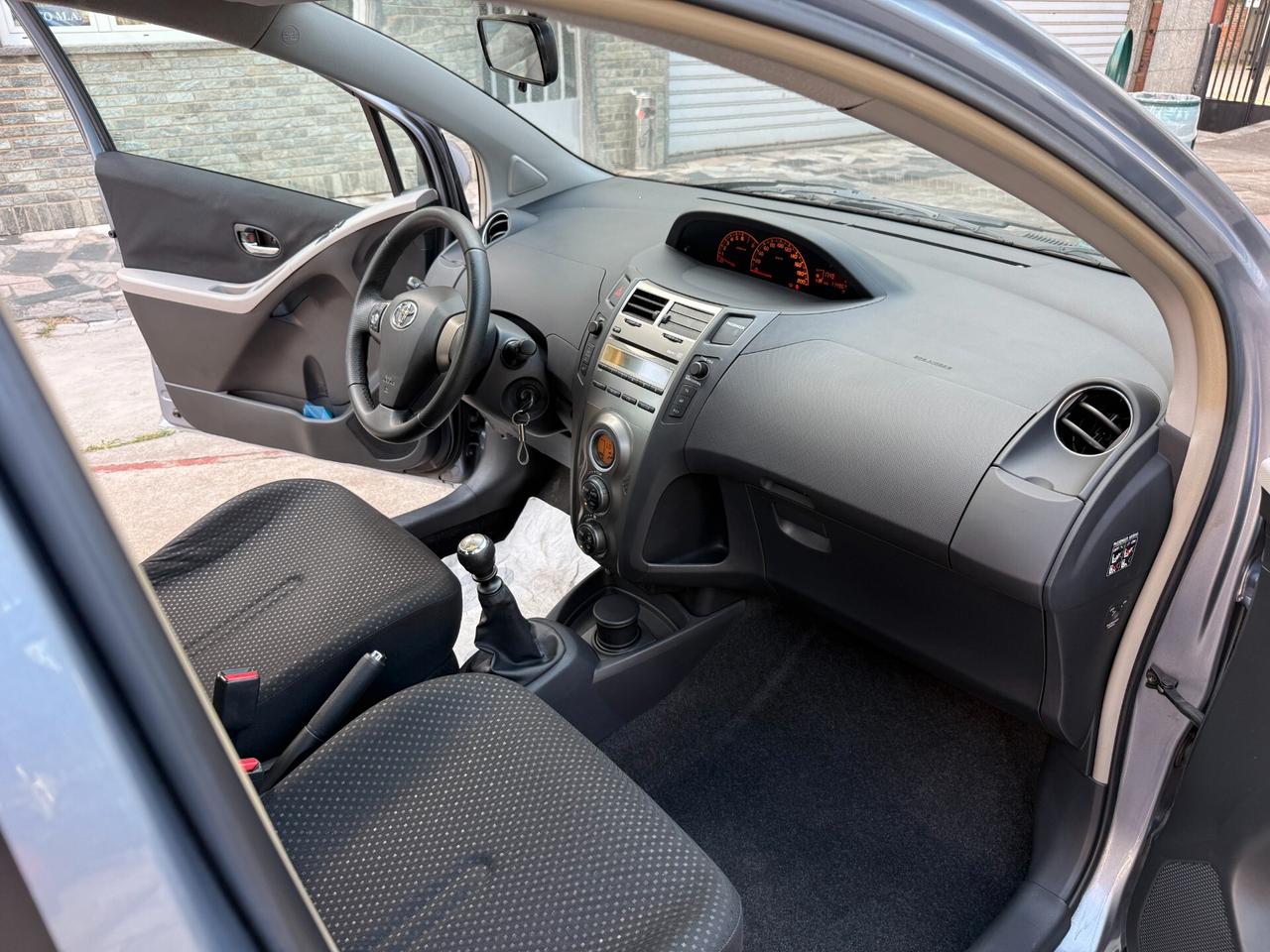 Toyota Yaris 1.0 5 porte Sol OK NEOPATENTATI