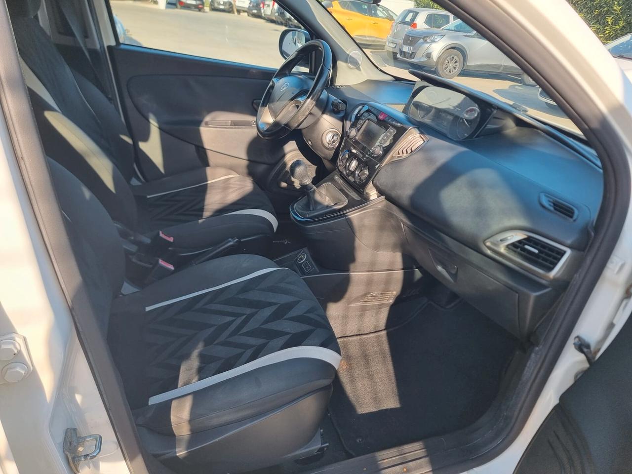 Lancia Ypsilon 1.2 69 CV 5 porte GPL Ecochic Gold GPL